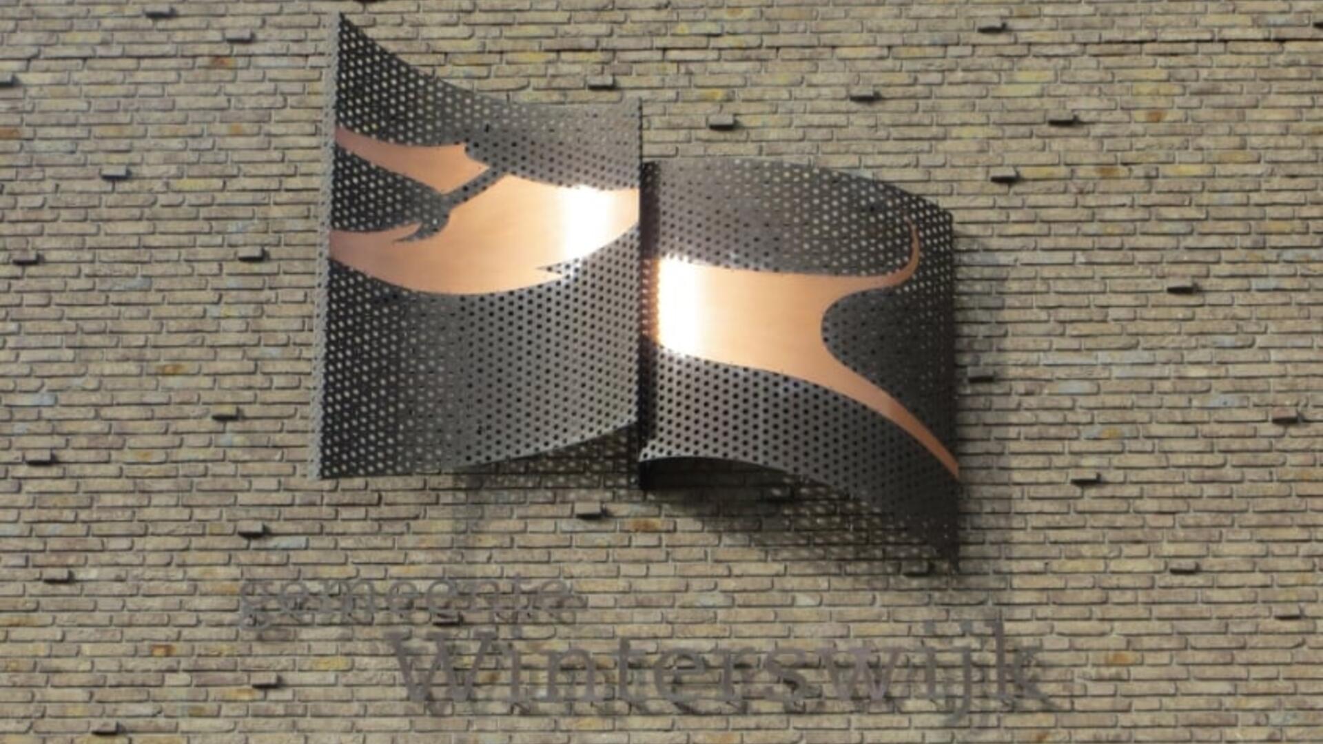 Wapen van de gemeente Winterswijk aan het pand van het gemeentekantoor